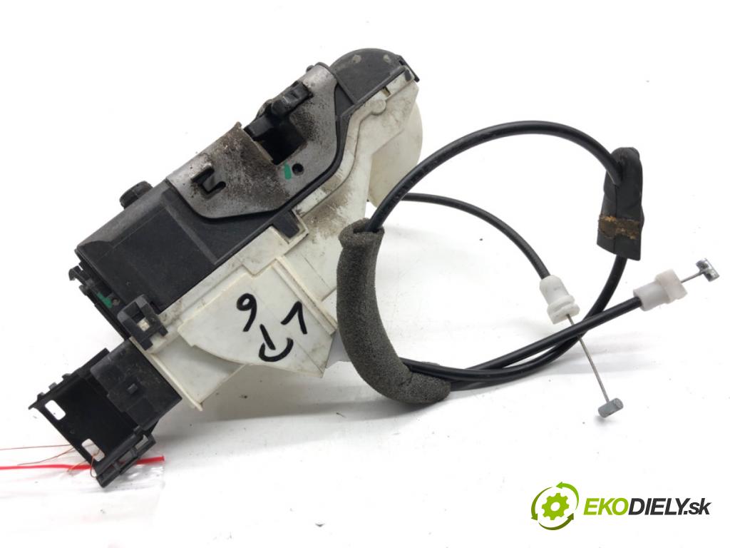 PEUGEOT 308 I liftback 2010 66 kW 1.6 HDi 1560 zámok Dvere ľavy predný 567148