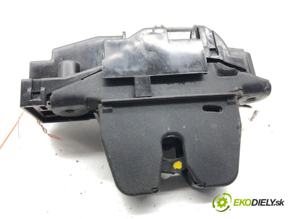 PEUGEOT 308 I liftback 2010 66 kW 1.6 HDi 1560 zámok dverí zad 9671153680