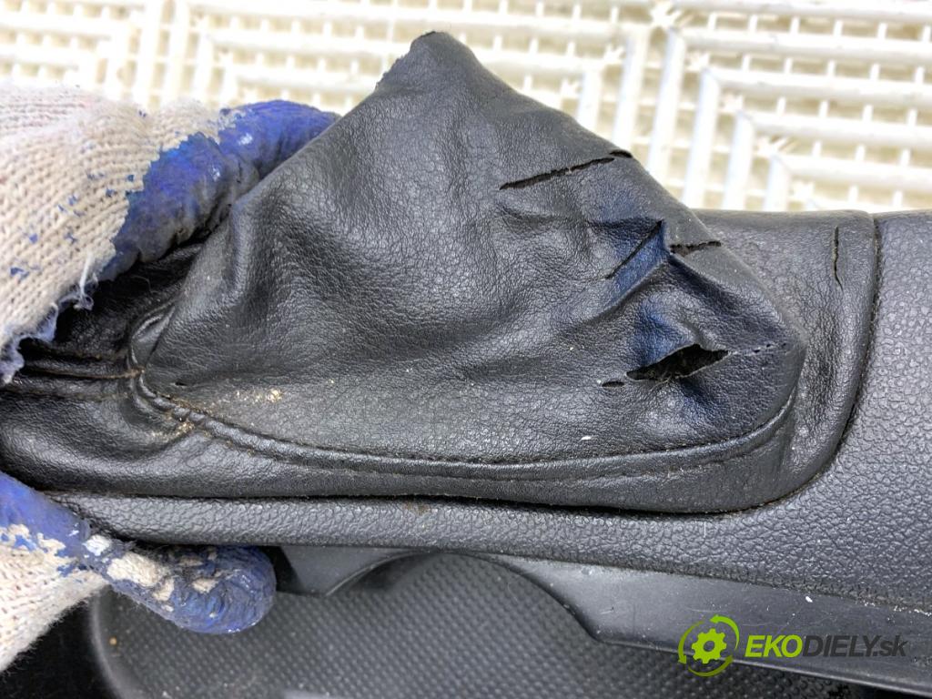 PEUGEOT 308 I liftback 2010 66 kW 1.6 HDi 1560 Tunel středový  (Středový tunel)