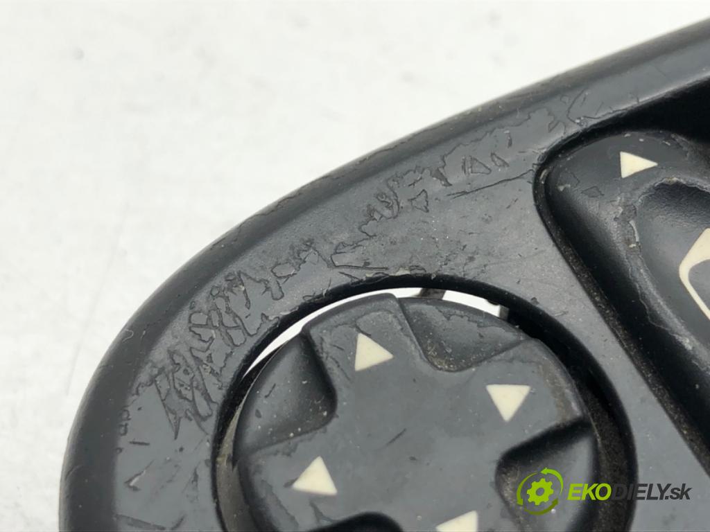 PEUGEOT 308 I liftback 2010 66 kW 1.6 HDi 1560 Prepínač okien 96565186XT (Prepínacie páčky pod volantom)