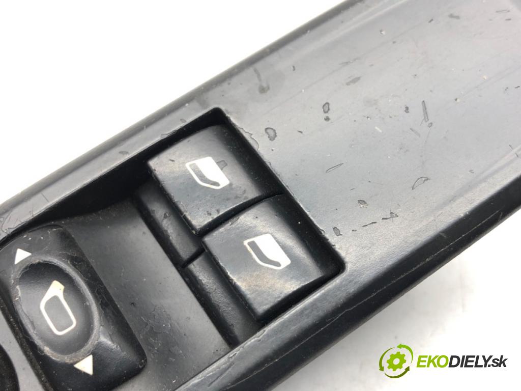PEUGEOT 308 I liftback 2010 66 kW 1.6 HDi 1560 Prepínač okien 96565186XT (Prepínacie páčky pod volantom)