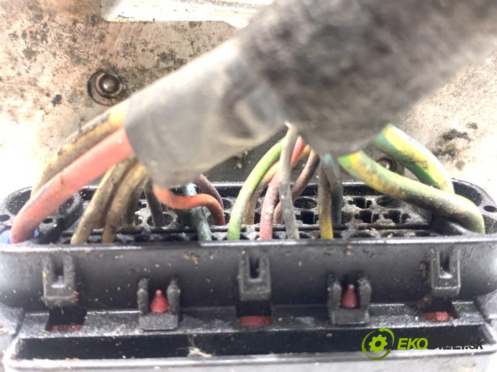 PEUGEOT 308 I liftback 2010 66 kW 1.6 HDi 1560 Pumpa ABS 9666957480 (Pumpa ABS)