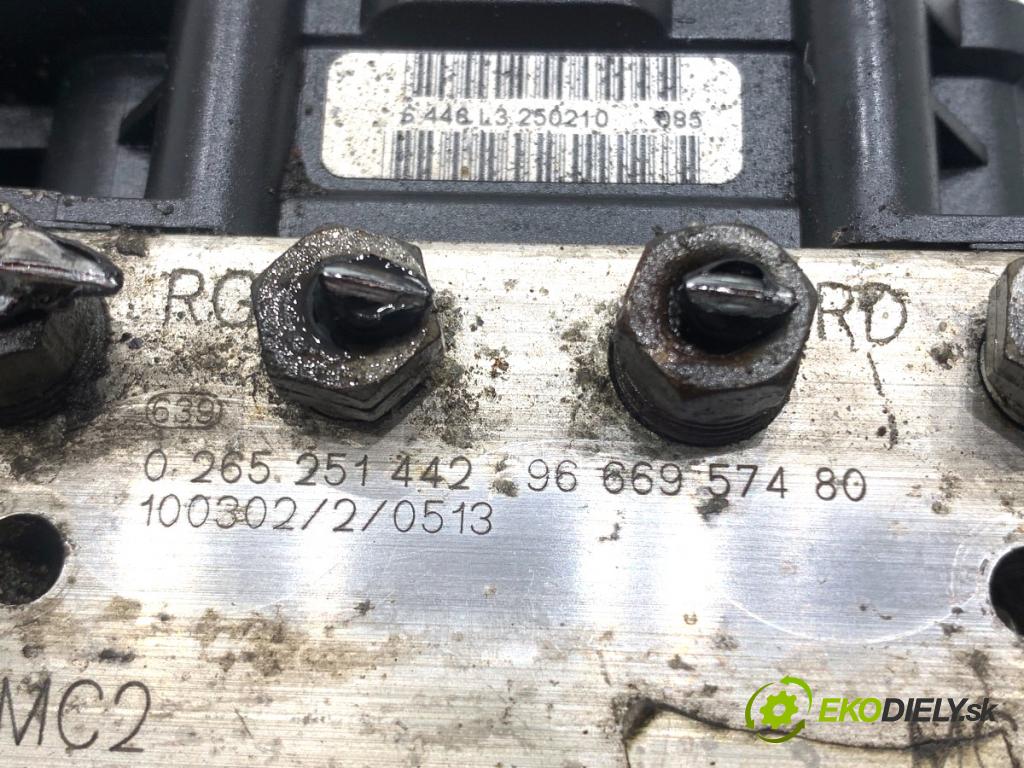 PEUGEOT 308 I liftback 2010 66 kW 1.6 HDi 1560 Pumpa ABS 9666957480 (Pumpa ABS)