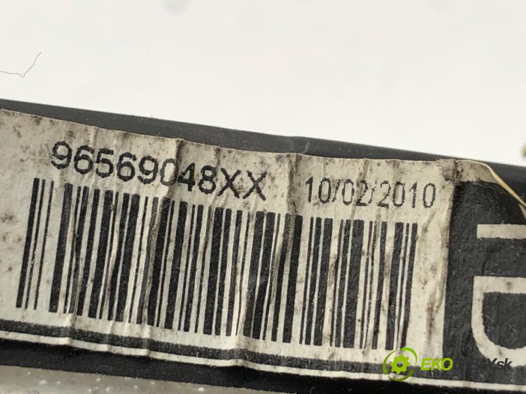 PEUGEOT 308 I liftback 2010 66 kW 1.6 HDi 1560 držák bezpečnost pravý přední část 96569048XX