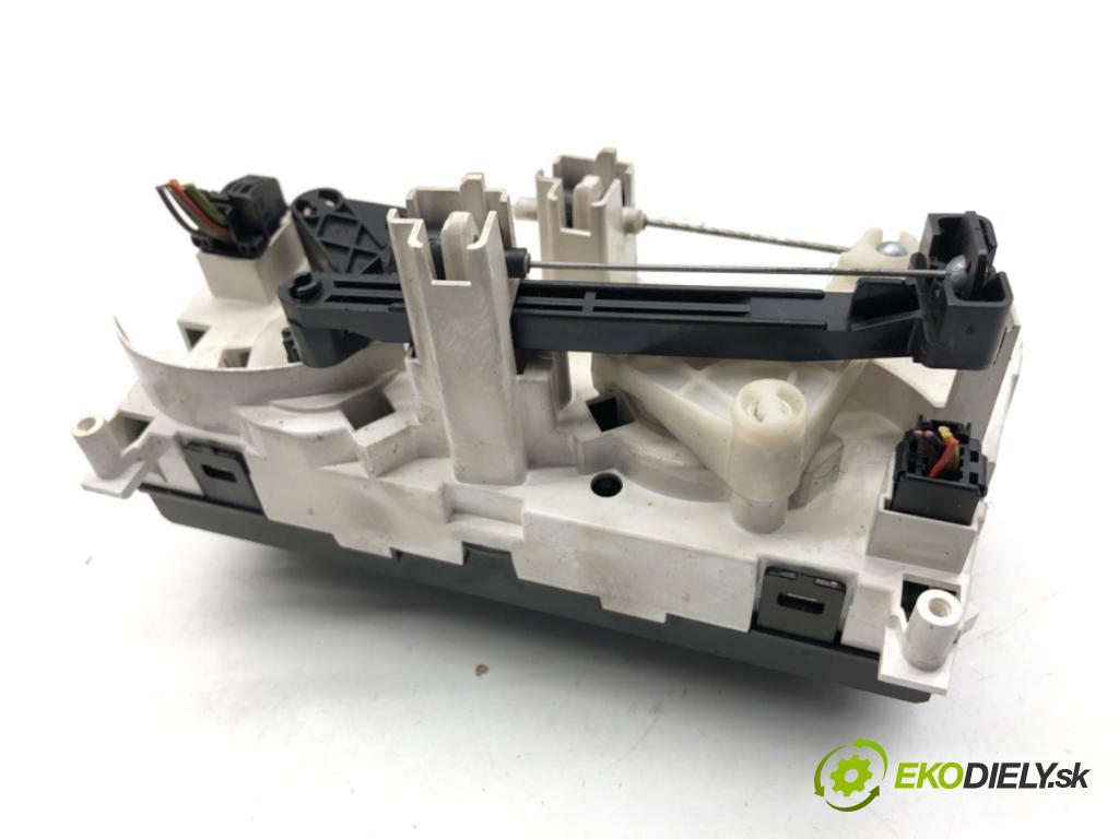 PEUGEOT 308 I liftback 2010 66 kW 1.6 HDi 1560 Panel ovládania kúrenia 69940002 (Prepínacie páčky pod volantom)