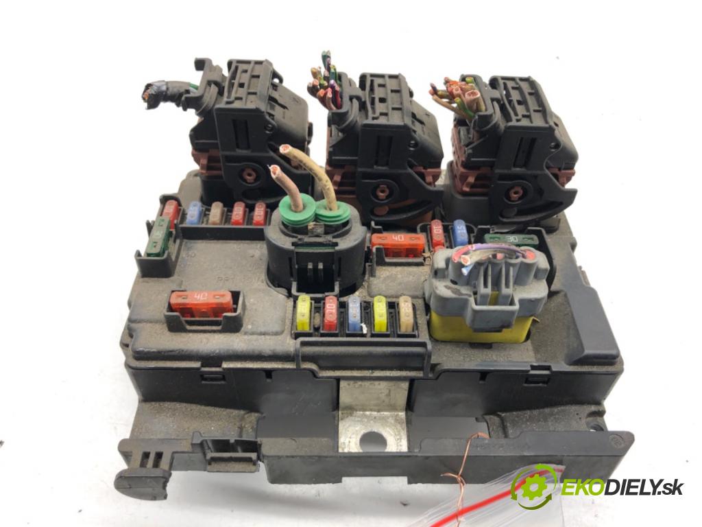 PEUGEOT 308 I liftback 2010 66 kW 1.6 HDi 1560 Modul BSM 9667199680 (Riadiaca jednotka ostatné)