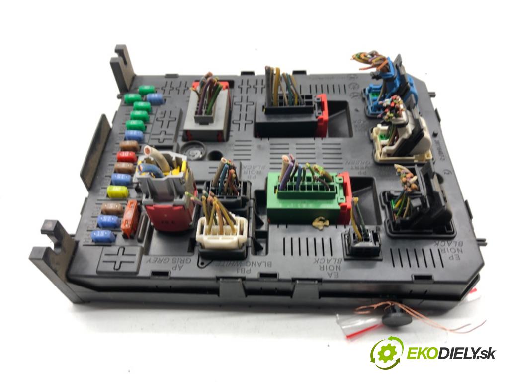 PEUGEOT 308 I liftback 2010 66 kW 1.6 HDi 1560 Modul BSI  (Poistková skrinka)