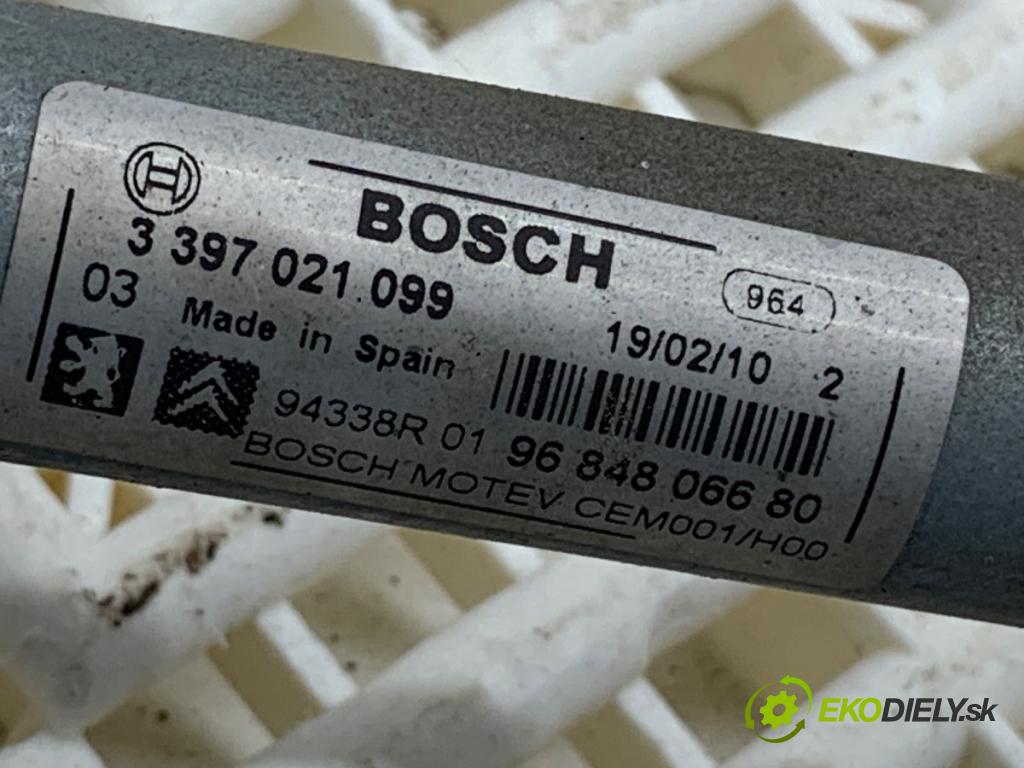 PEUGEOT 308 I liftback 2010 66 kW 1.6 HDi 1560 Mechanizmus stieračov predný 9684806680 (Motorček stieračov predný)