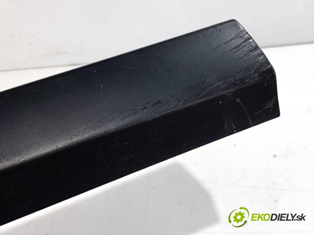 PEUGEOT 308 I liftback 2010 66 kW 1.6 HDi 1560 Lišta Dvere pravy predný 9680364580