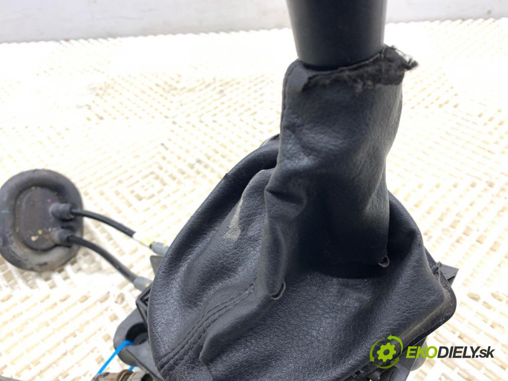 PEUGEOT 308 I liftback 2010 66 kW 1.6 HDi 1560 kulisa  (Řadicí páka (kulisa) )