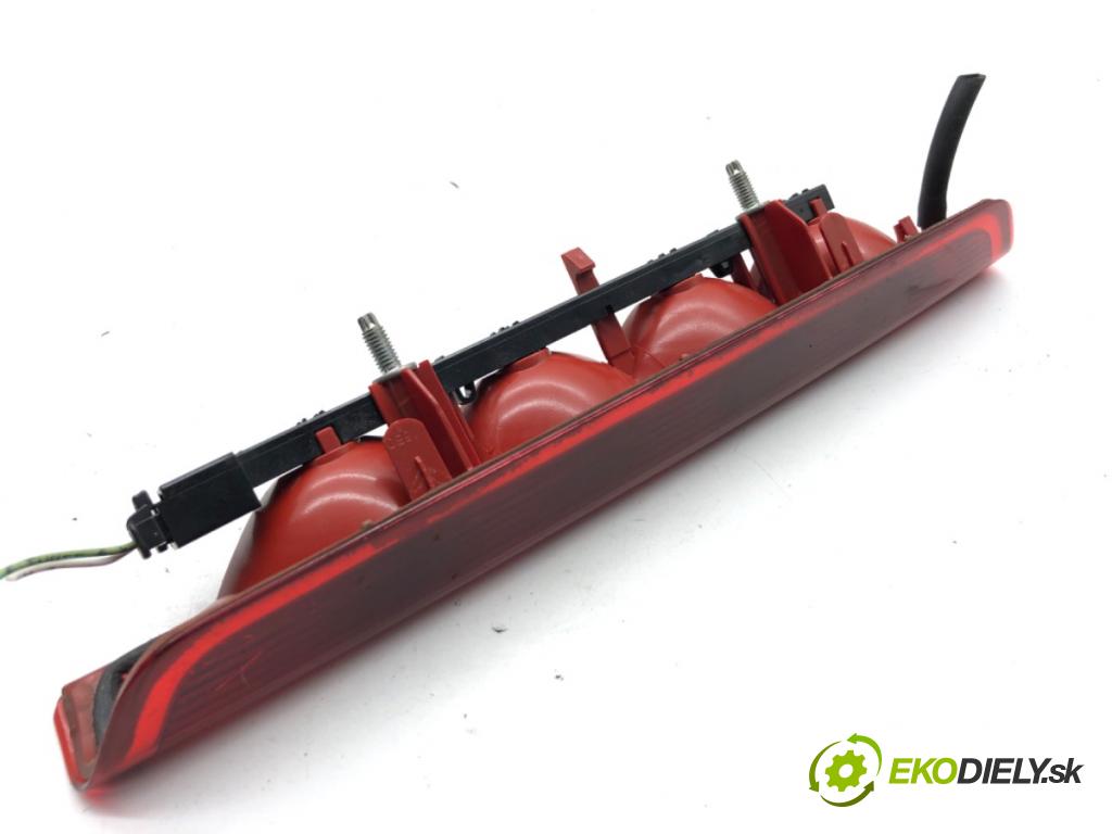 PEUGEOT 308 I liftback 2010 66 kW 1.6 HDi 1560 světlo brzdových světel 9680426580