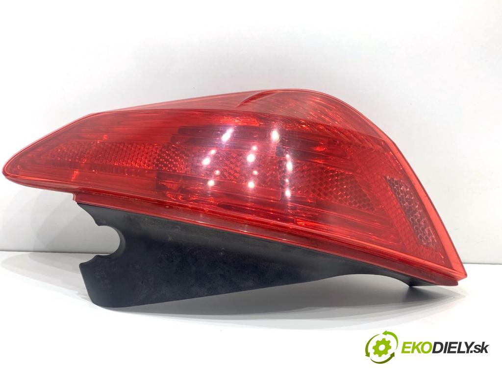 PEUGEOT 308 I liftback 2010 66 kW 1.6 HDi 1560 Svetlo pravy zad 