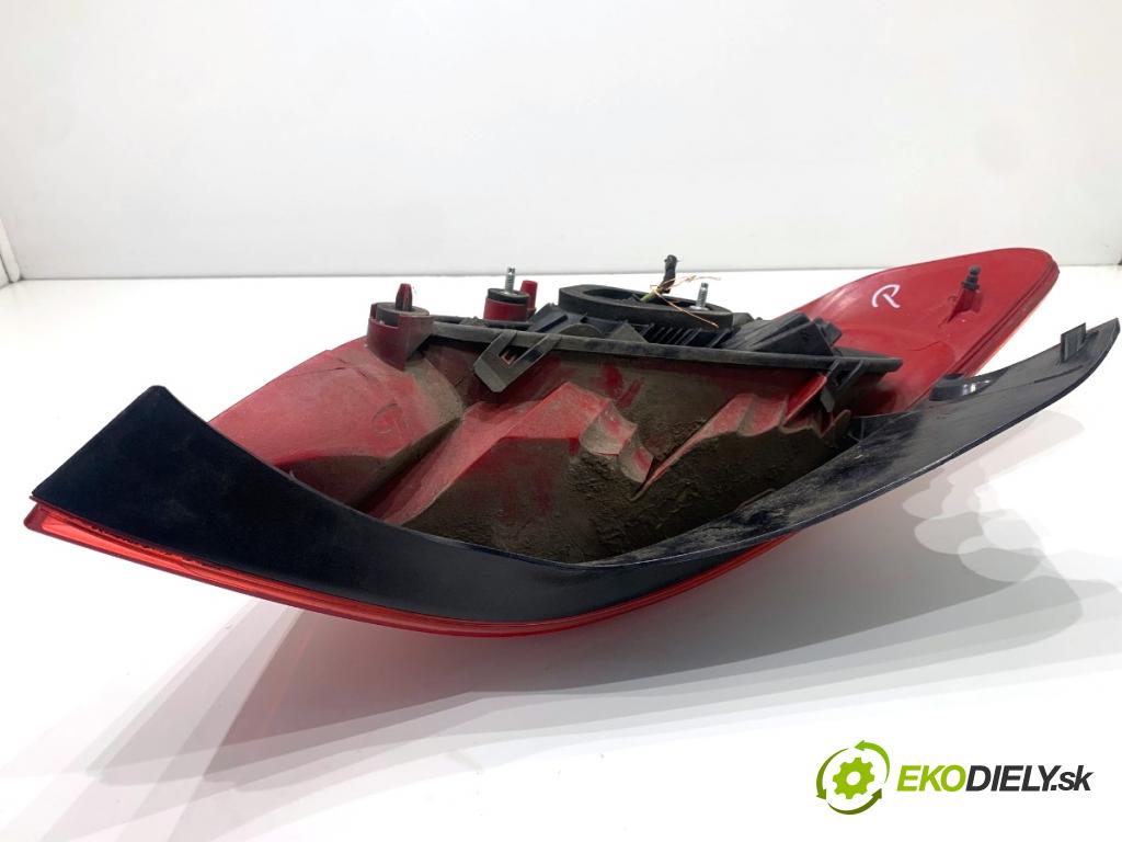 PEUGEOT 308 I liftback 2010 66 kW 1.6 HDi 1560 Svetlo pravy zad