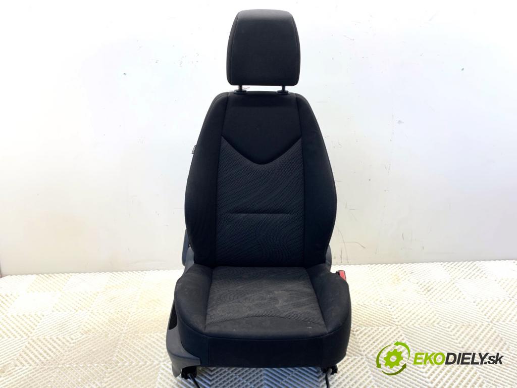PEUGEOT 308 I liftback 2010 66 kW 1.6 HDi 1560 Sedadlo pravy predný 