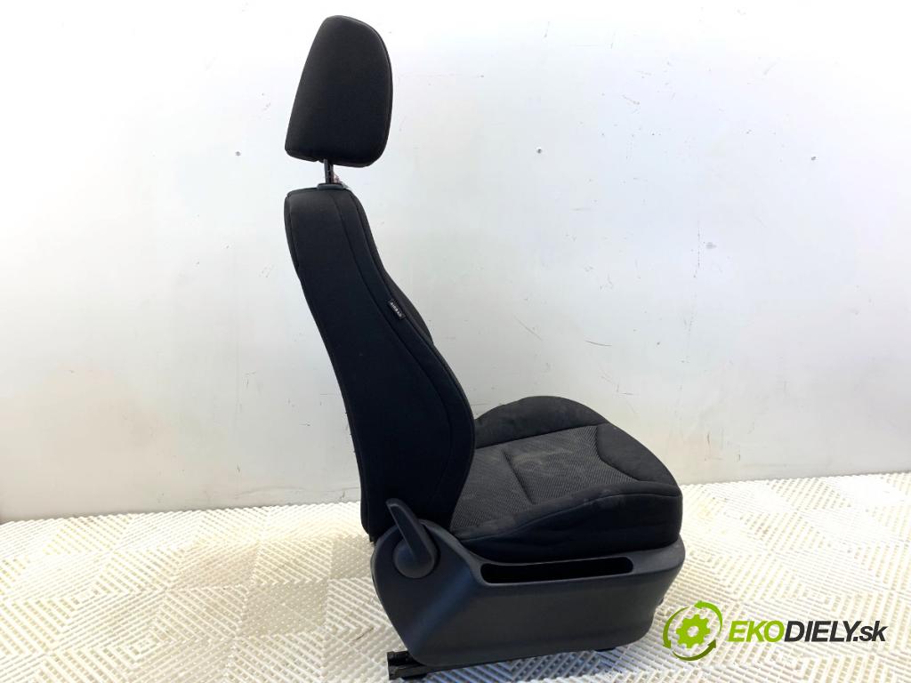 PEUGEOT 308 I liftback 2010 66 kW 1.6 HDi 1560 sedadlo pravý přední část