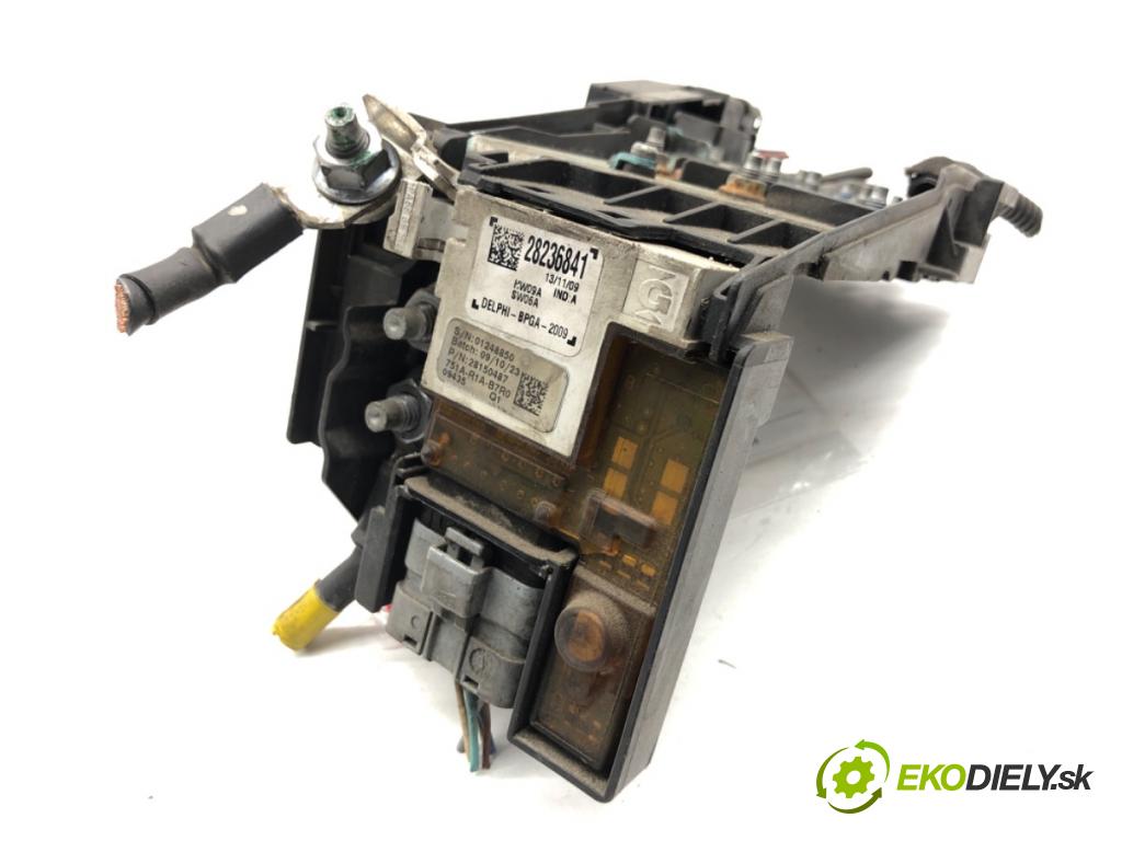 PEUGEOT 308 I liftback 2010 66 kW 1.6 HDi 1560 modul NAPĚTÍ: akumulátora 9666527580