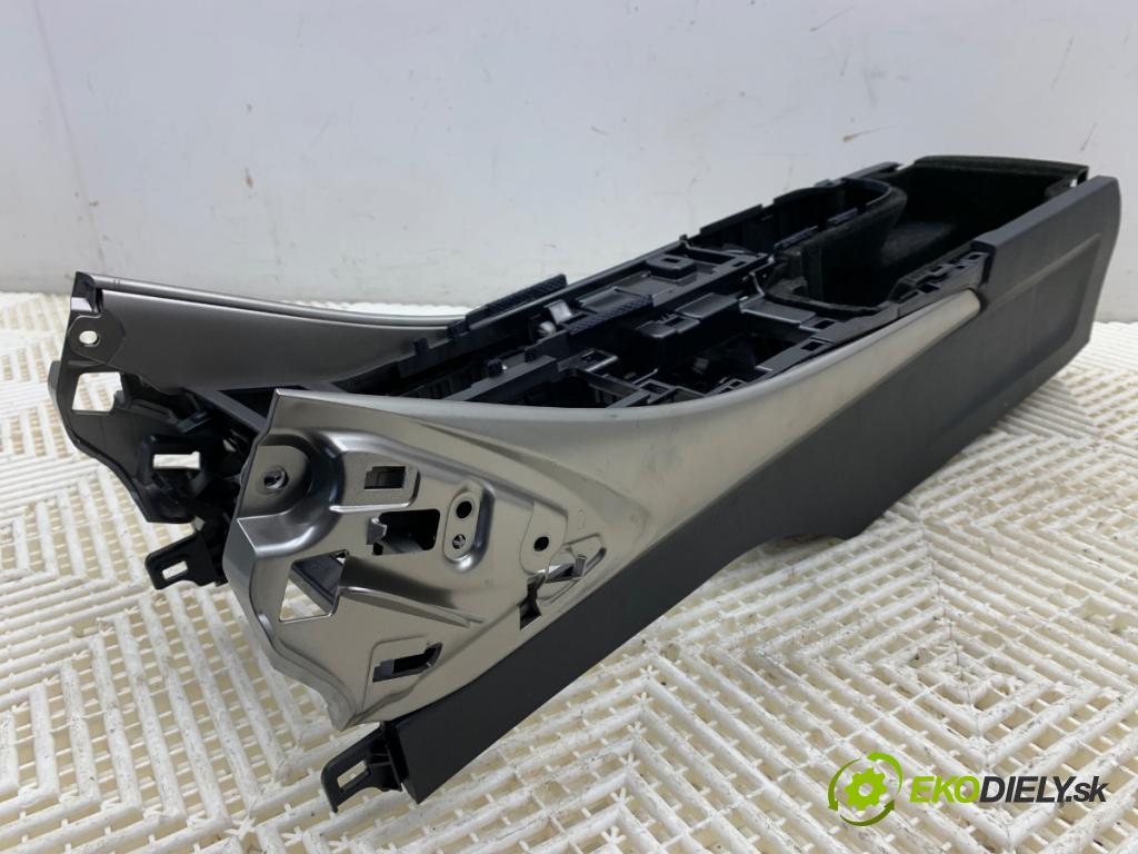 LEXUS IS sedan 2019 133 kW 300h (AVE30_) 2494 Tunel stredový  (Stredový tunel)