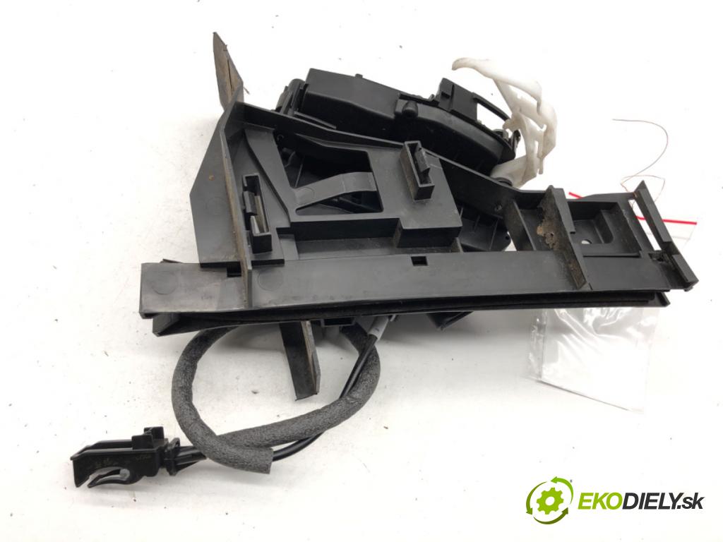 FORD FOCUS III Kombi 2016 92 kW 1.0 EcoBoost 998 zámok dveře levý zadní část BM5A-A26413-AG