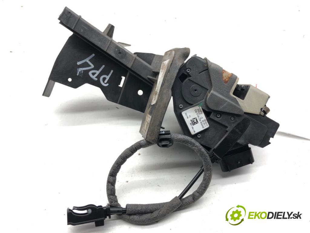 FORD FOCUS III Kombi 2016 92 kW 1.0 EcoBoost 998 zámok Dvere pravy predný