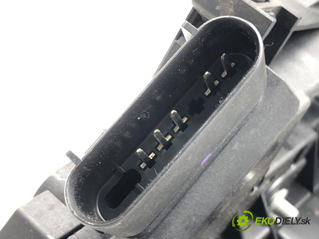 FORD FOCUS III Kombi 2016 92 kW 1.0 EcoBoost 998 zámok Dvere ľavy predný BM5A-A21813-AG