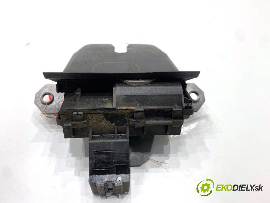 FORD FOCUS III Kombi 2016 92 kW 1.0 EcoBoost 998 zámok dverí zad 8M51-R442A66-DC