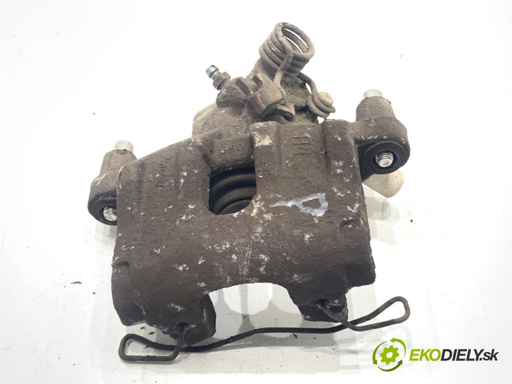 FORD FOCUS III Kombi 2016 92 kW 1.0 EcoBoost 998 Brzdič strmeň pravy zad 