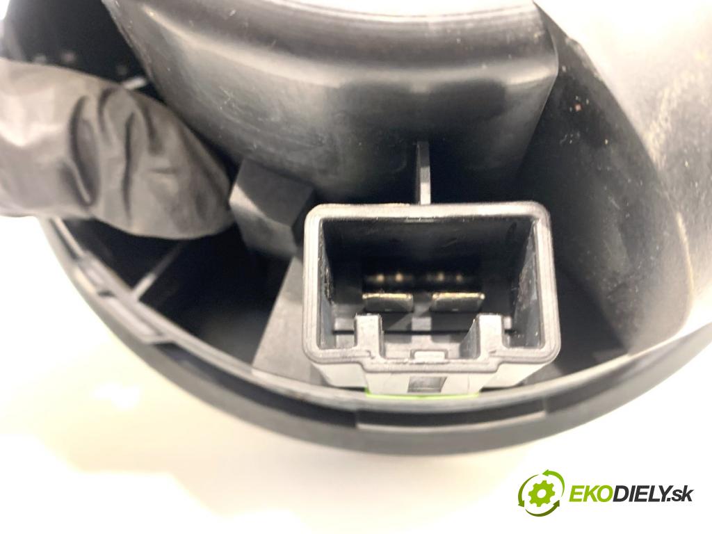 FORD FOCUS III Kombi 2016 92 kW 1.0 EcoBoost 998 ventilátor kúrenia AV6N-18456-AA