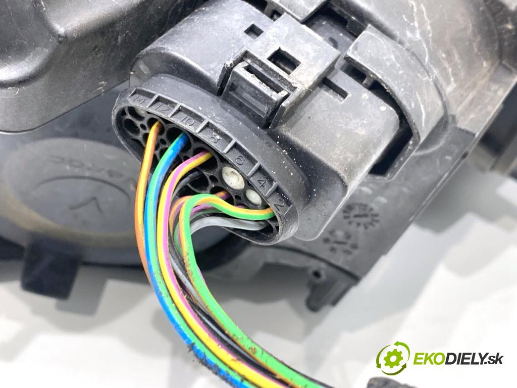 FORD FOCUS III Kombi 2016 92 kW 1.0 EcoBoost 998 světlomet pravý přední část F1EB-13W029-AC