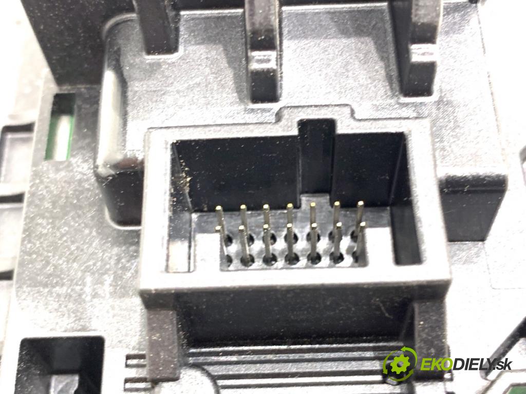 FORD FOCUS III Kombi 2016 92 kW 1.0 EcoBoost 998 přepínač kombinovaný F1ET-13N064-AC (Páčky pod volantem)