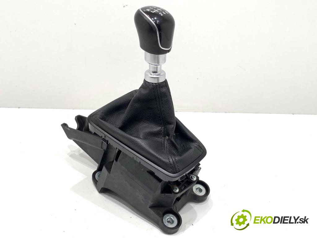 FORD FOCUS III Kombi 2016 92 kW 1.0 EcoBoost 998 kulisa  (Řadicí páka (kulisa) )