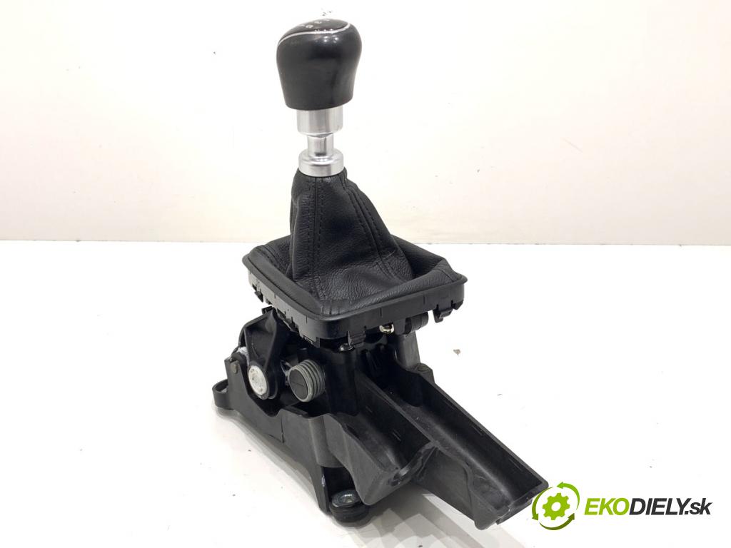 FORD FOCUS III Kombi 2016 92 kW 1.0 EcoBoost 998 Kulisa  (Rýchlostná páka (kulisa))