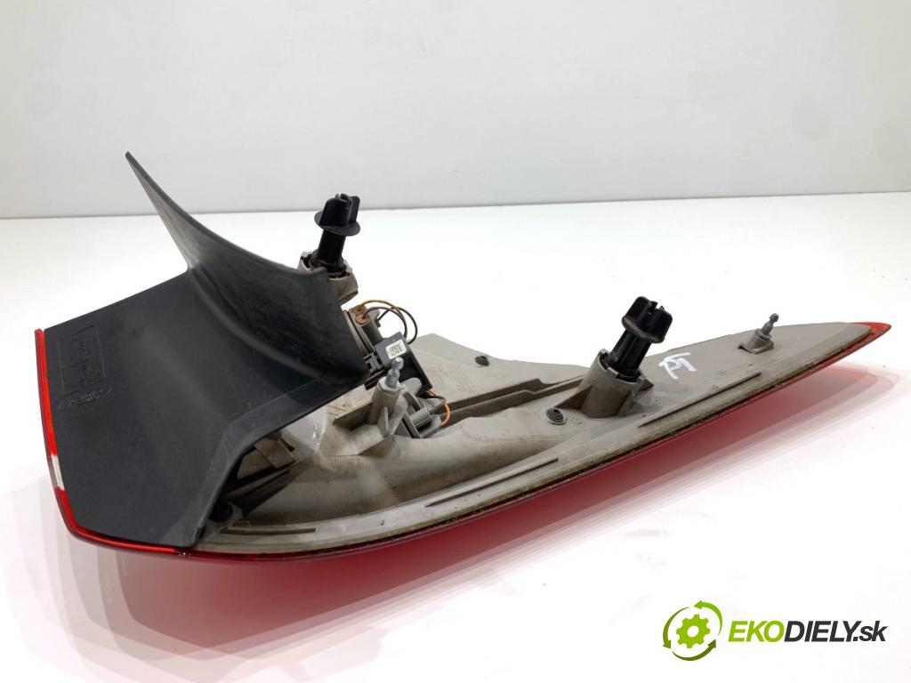 FORD FOCUS III Kombi 2016 92 kW 1.0 EcoBoost 998 Svetlo pravy zad