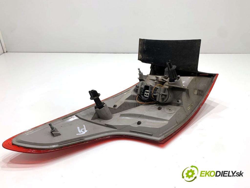 FORD FOCUS III Kombi 2016 92 kW 1.0 EcoBoost 998 Svetlo pravy zad