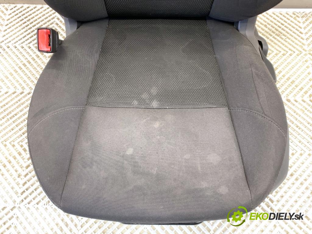 FORD FOCUS III Kombi 2016 92 kW 1.0 EcoBoost 998 Sedadlo ľavy predný