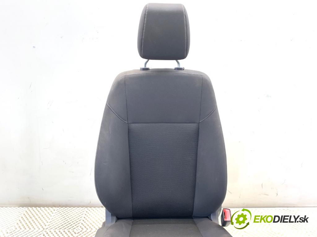 FORD FOCUS III Kombi 2016 92 kW 1.0 EcoBoost 998 Sedadlo pravy predný