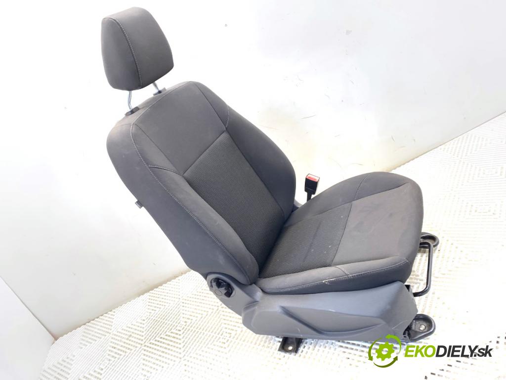 FORD FOCUS III Kombi 2016 92 kW 1.0 EcoBoost 998 Sedadlo pravy predný