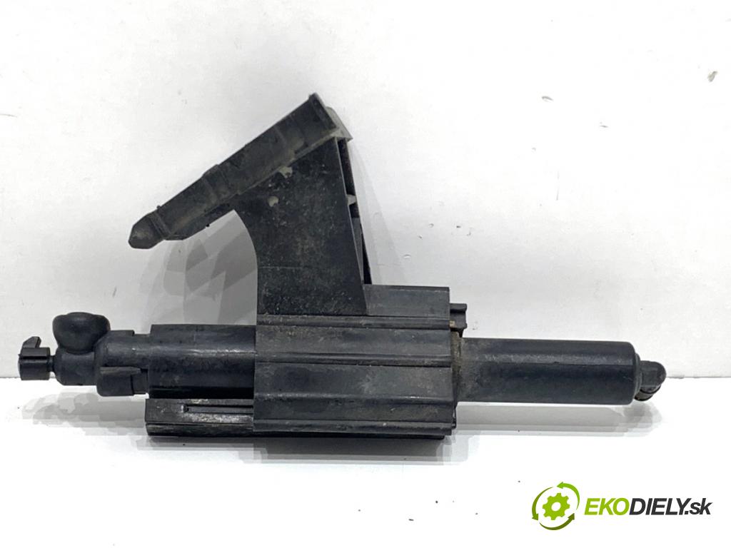 FORD FOCUS III Kombi 2016 92 kW 1.0 EcoBoost 998 ostřikovače světla levý přední část F1EB-13L015-AA