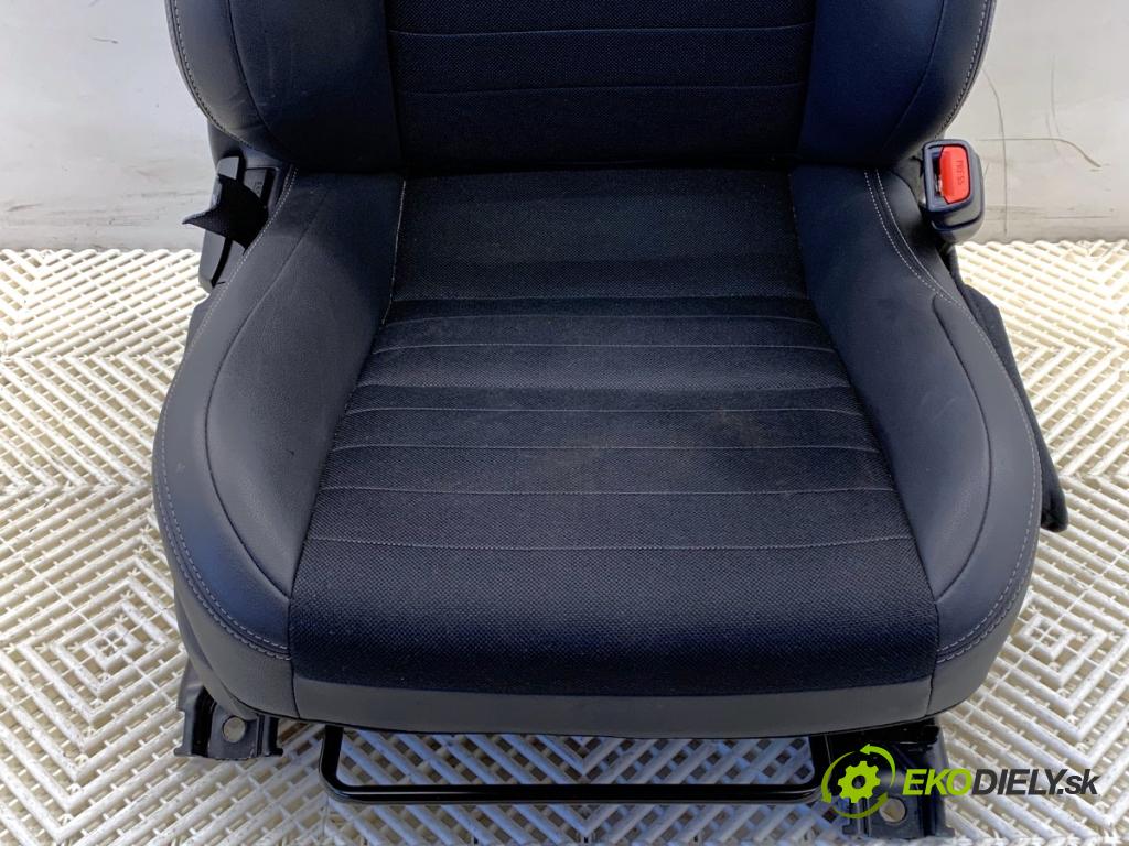 LEXUS IS sedan 2015 180 kW 200t (ASE30) 1998 Sedadlo pravy predný