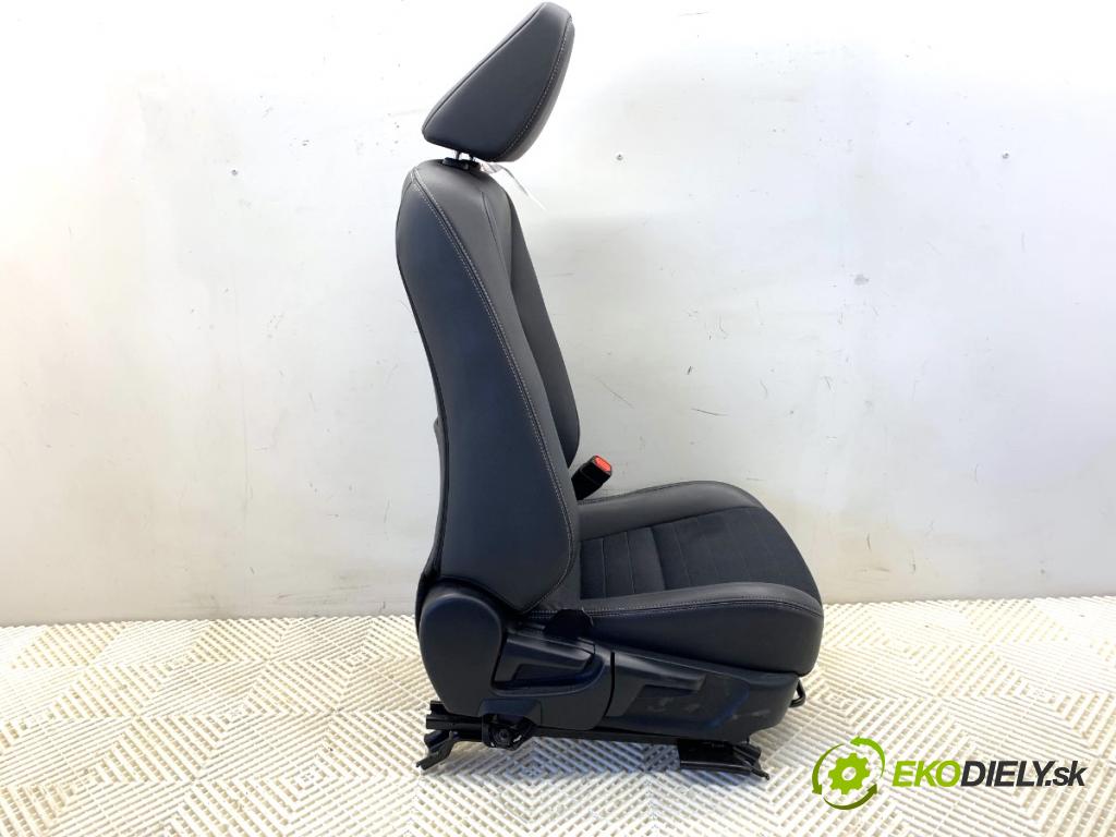 LEXUS IS sedan 2015 180 kW 200t (ASE30) 1998 Sedadlo pravy predný