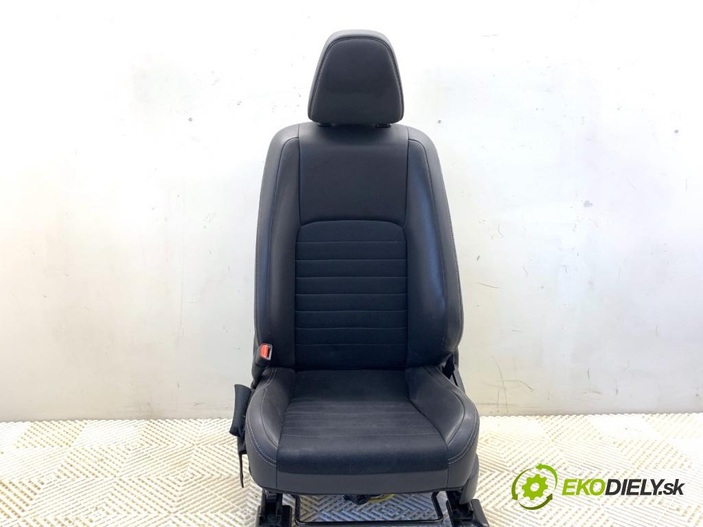 LEXUS IS sedan 2015 180 kW 200t (ASE30) 1998 Sedadlo ľavy predný 