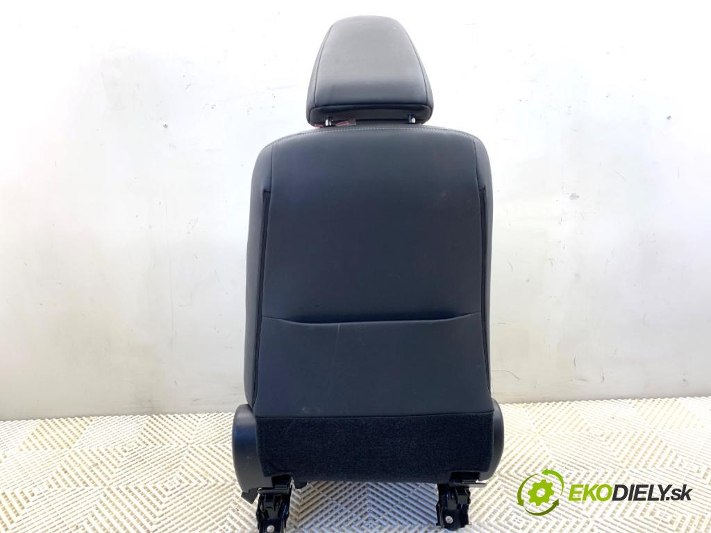 LEXUS IS sedan 2015 180 kW 200t (ASE30) 1998 Sedadlo ľavy predný