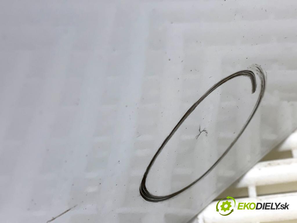 LEXUS IS sedan 2015 180 kW 200t (ASE30) 1998 Dvere pravy predný