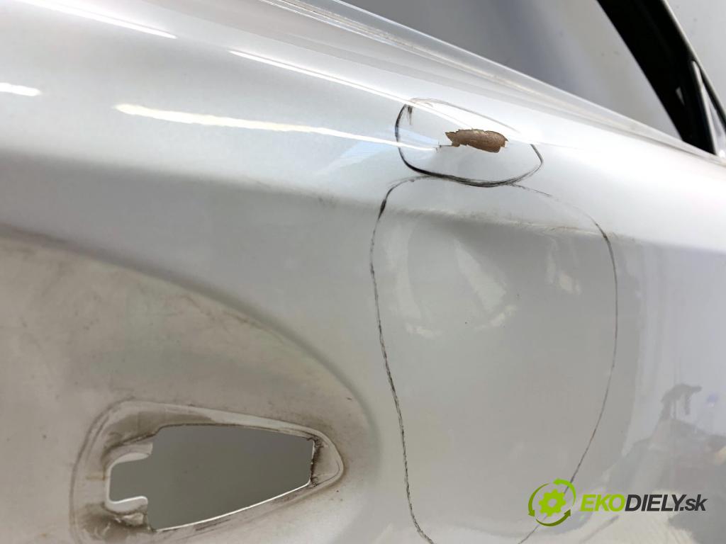 LEXUS IS sedan 2015 180 kW 200t (ASE30) 1998 Dvere pravy predný