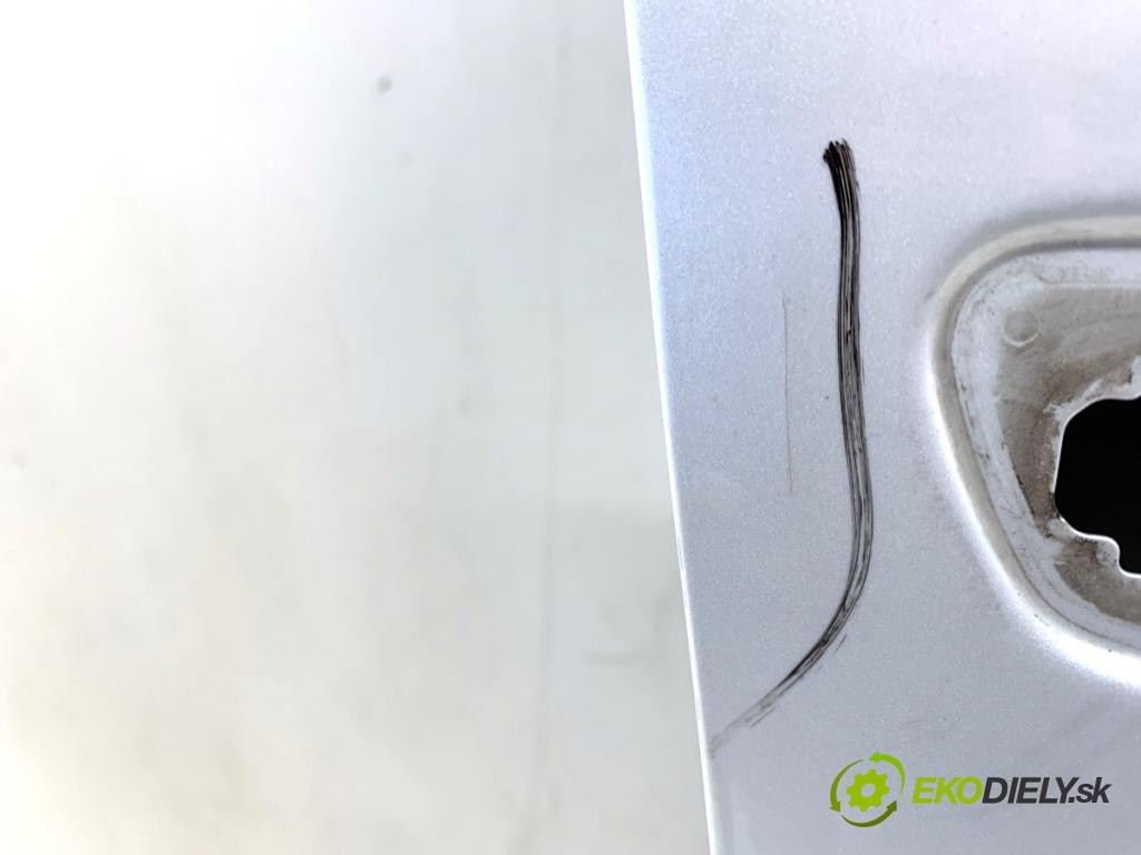 LEXUS IS sedan 2015 180 kW 200t (ASE30) 1998 Dvere pravy predný