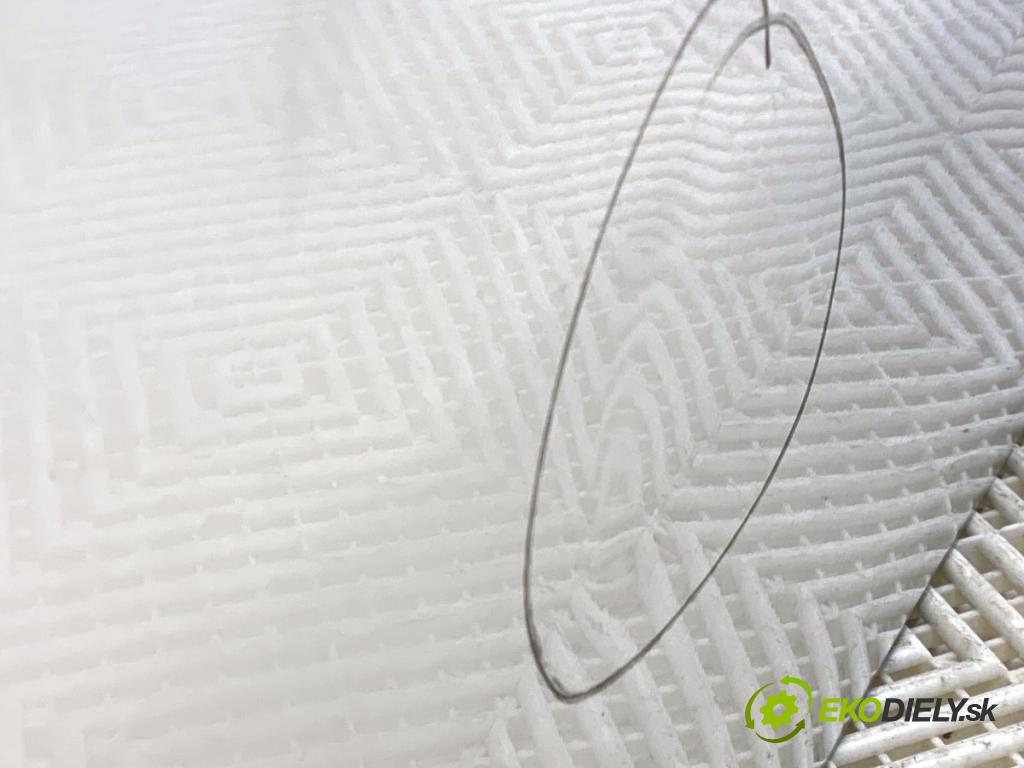 LEXUS IS sedan 2015 180 kW 200t (ASE30) 1998 Dvere pravy predný