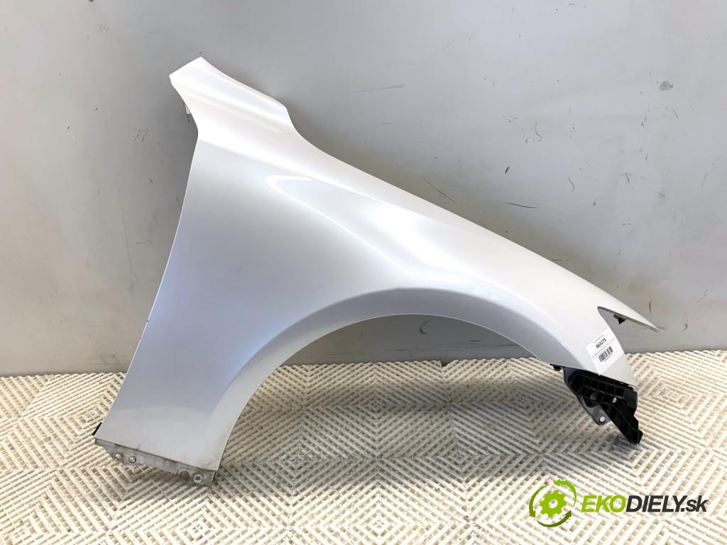 LEXUS IS sedan 2015 180 kW 200t (ASE30) 1998 Blatník pravy predný 