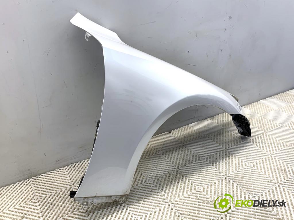 LEXUS IS sedan 2015 180 kW 200t (ASE30) 1998 Blatník pravy predný