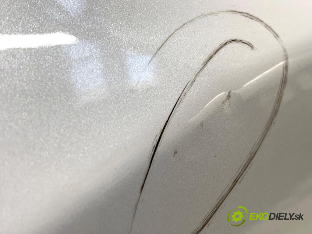 LEXUS IS sedan 2015 180 kW 200t (ASE30) 1998 Blatník pravy predný