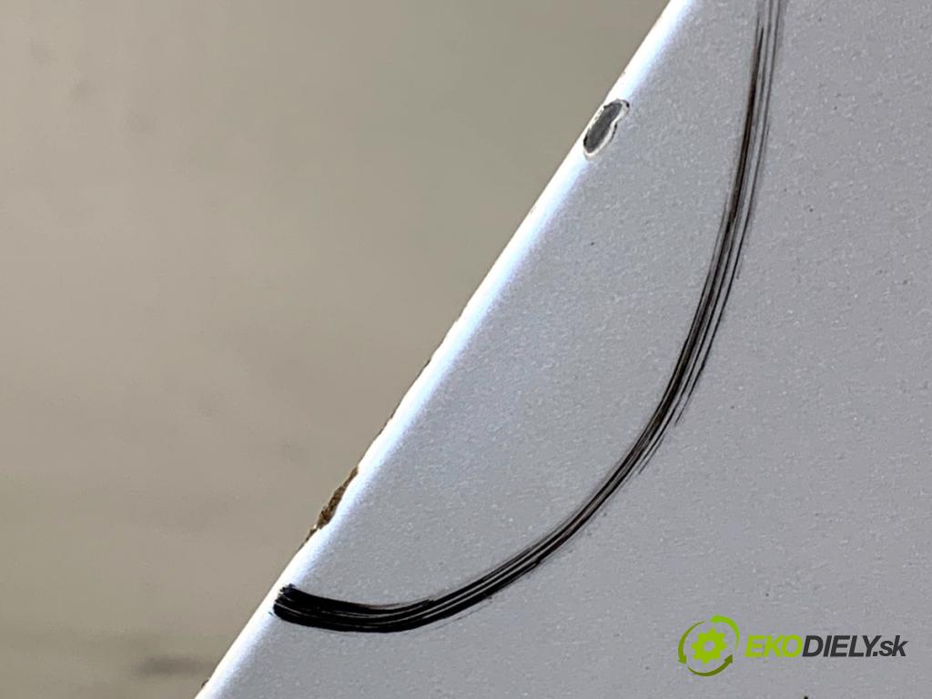 LEXUS IS sedan 2015 180 kW 200t (ASE30) 1998 Blatník pravy predný