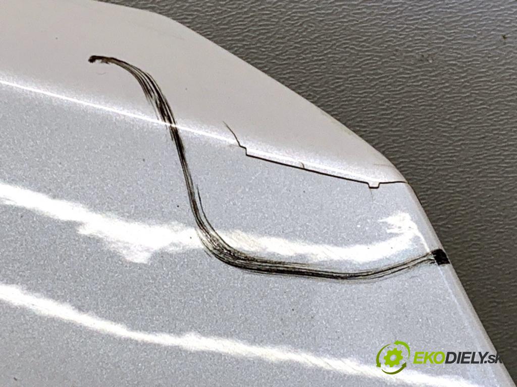 LEXUS IS sedan 2015 180 kW 200t (ASE30) 1998 Blatník pravy predný